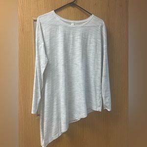 Lululemon long sleeve EUC only worn once. Size 10